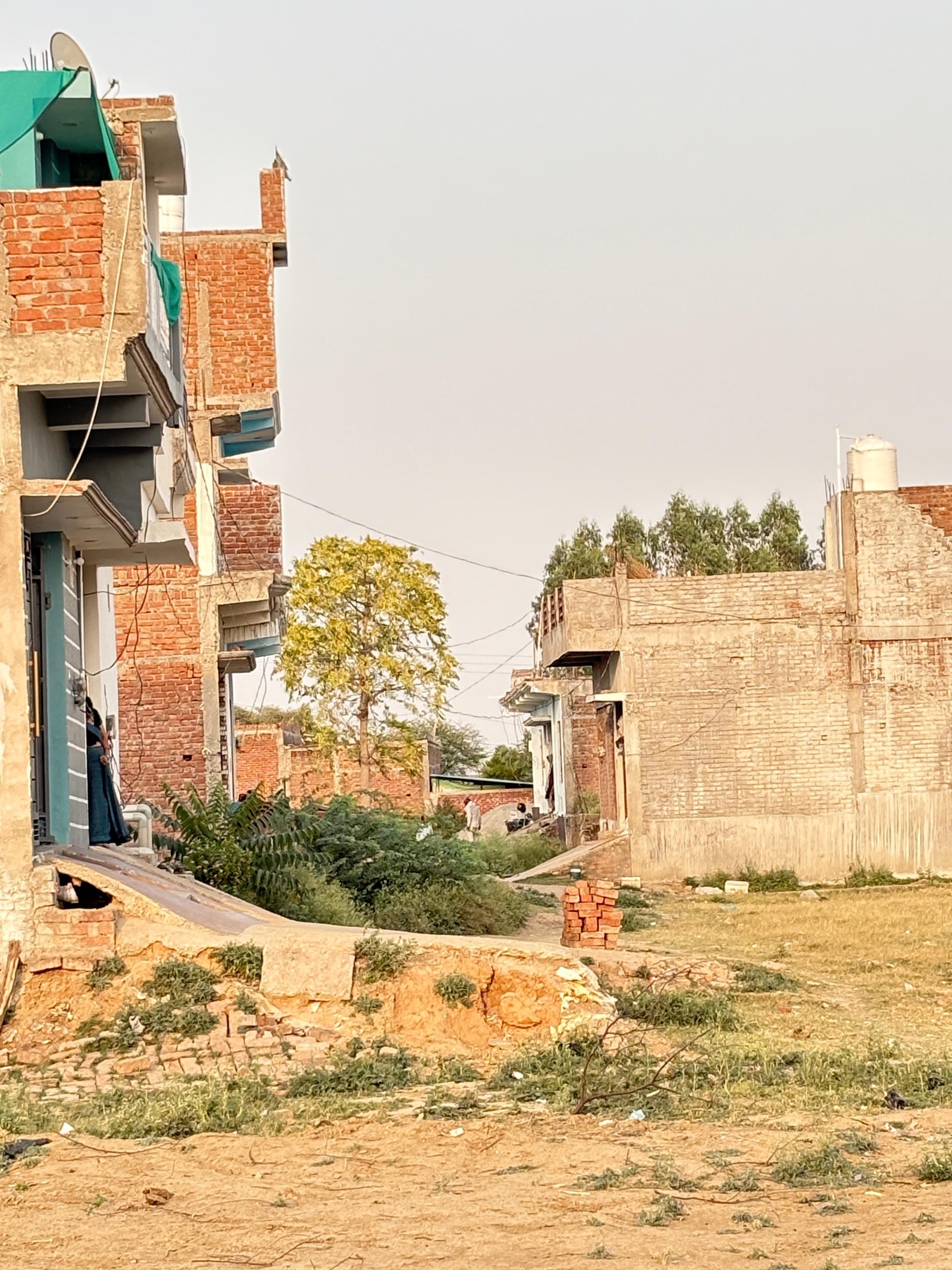 डिवाइन मर्सी स्कूल के पास 35*52 sqft का प्लॉट 