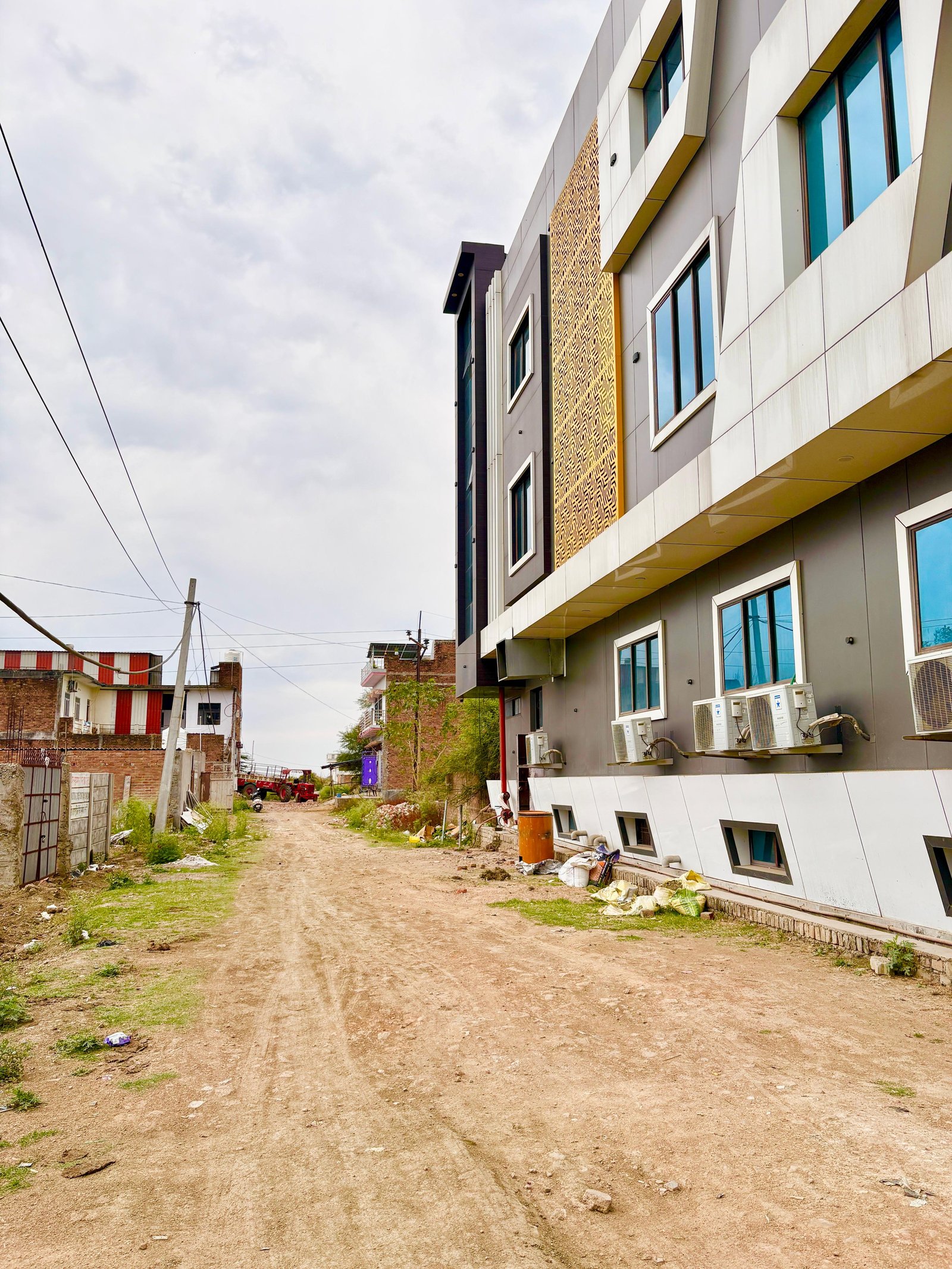 Earth रेस्टोरेंट से लगा हुआ 30*55 sqft  gallery 2
