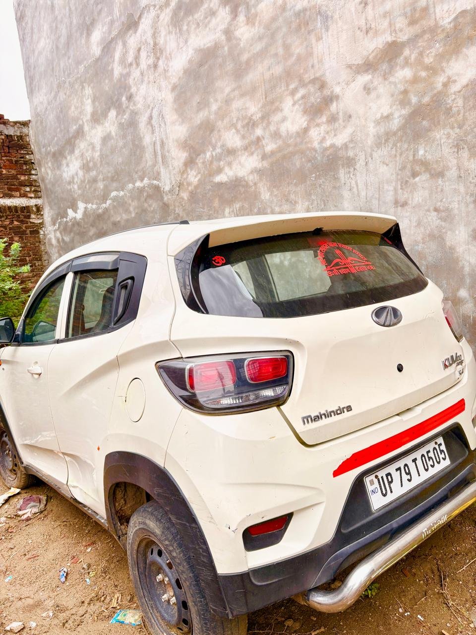 Mahindra KUV 2018